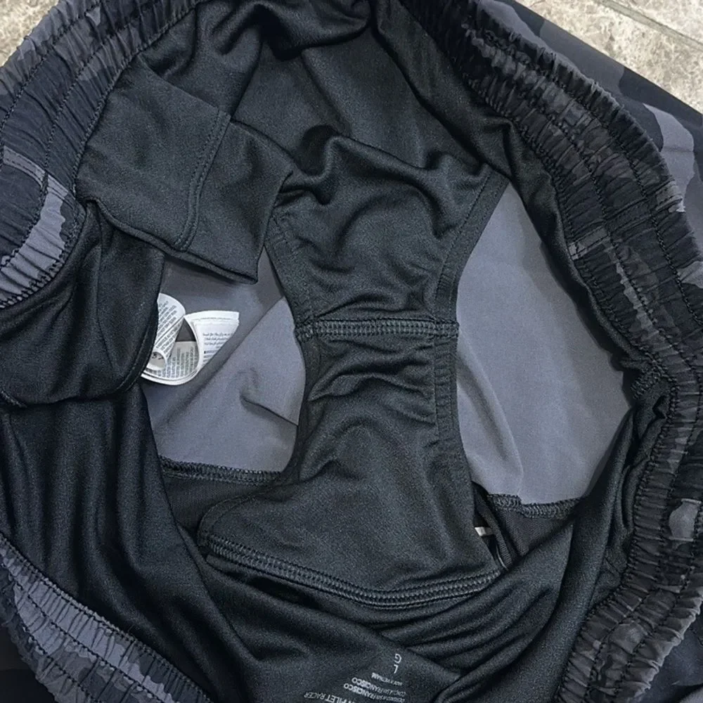Athleta Racer Run Mid Rise Short 4” Black Camo Size Large